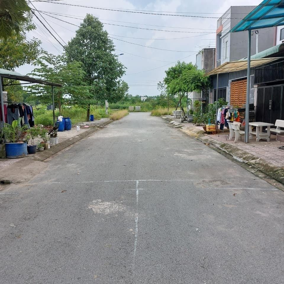 Cần bán ngay lô đất 100 m2 tại Tân Túc - Bình Chánh - TP Hồ Chí Minh, giá 300 triệu