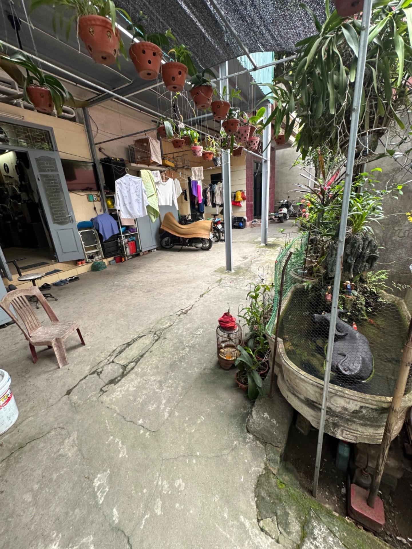 Sở hữu ngay nhà shr 104 m2, hướng Đông-Nam tại Đường Âu Cơ - Nhật Tân - Tây Hồ, giá 13.5 tỷ