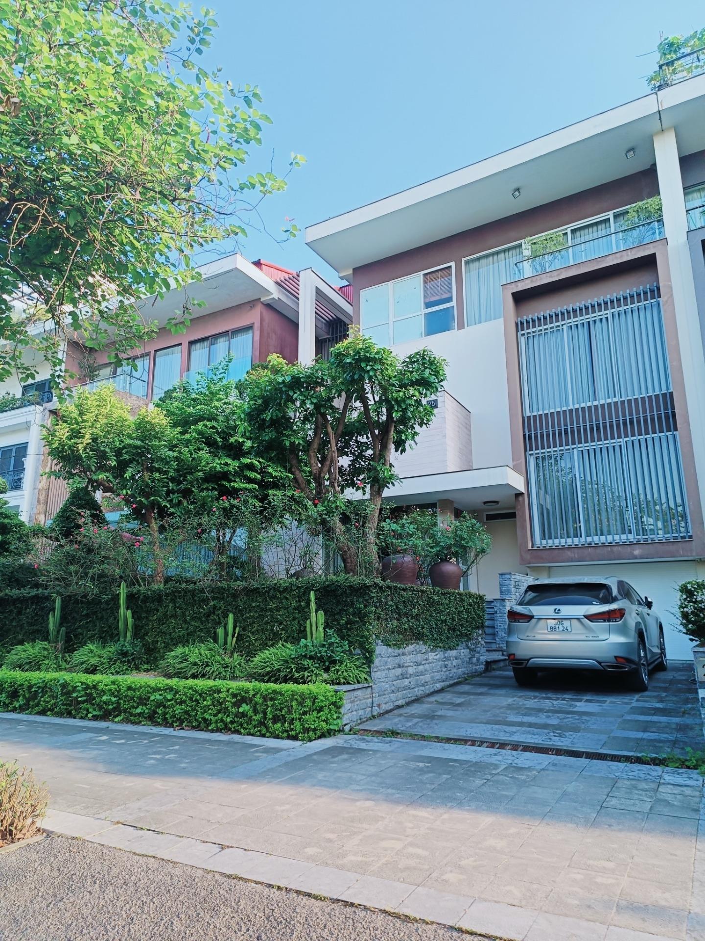 Cần bán ngay liền kề, biệt thự 440 m2, giá 120 tỷ tại Quận Tây Hồ - Hà Nội