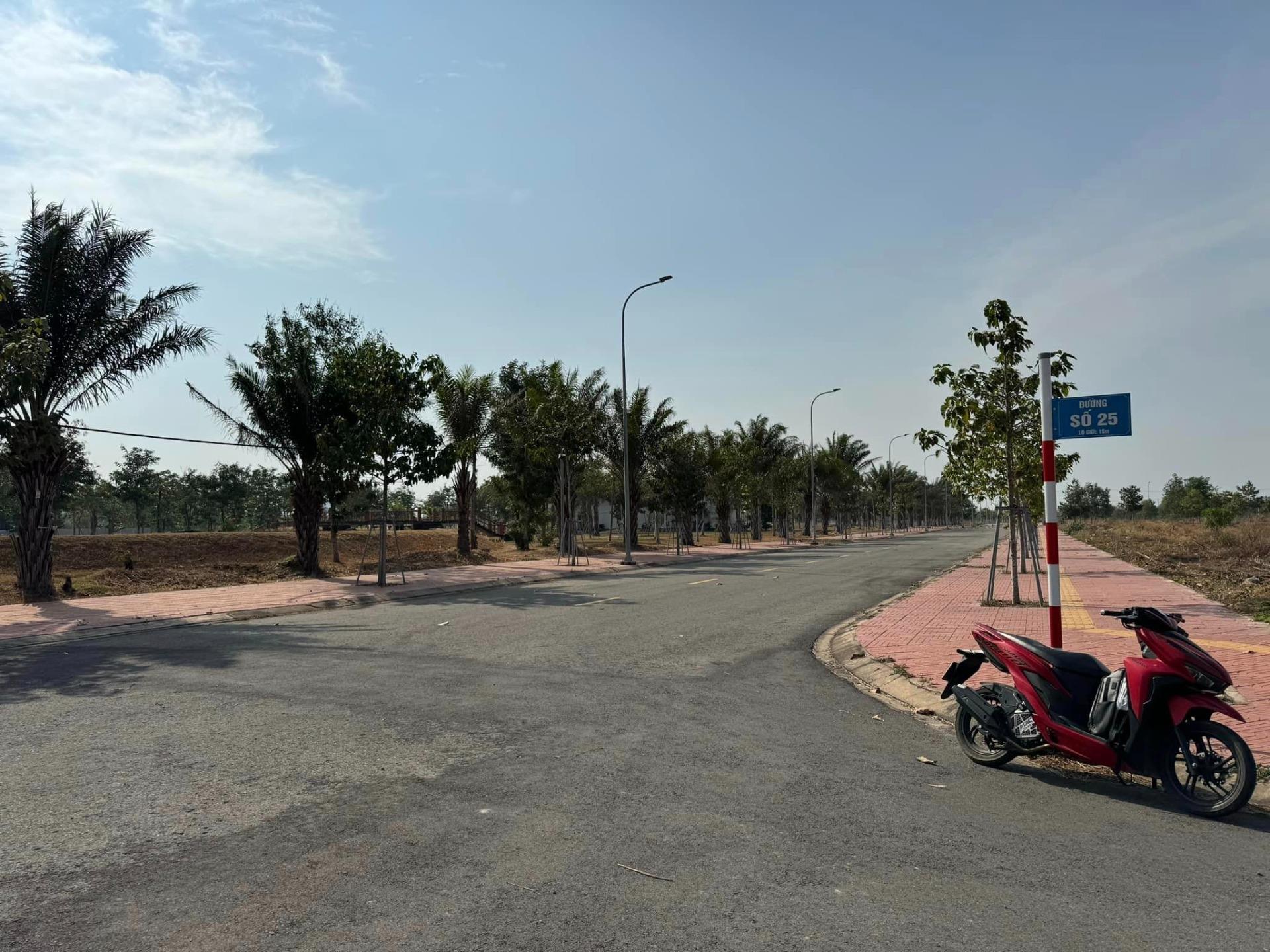 Sở hữu ngay nền đất 100 m2 tại Đường 25C - Phú Hội - Nhơn Trạch - Đồng Nai, giá 900 tr