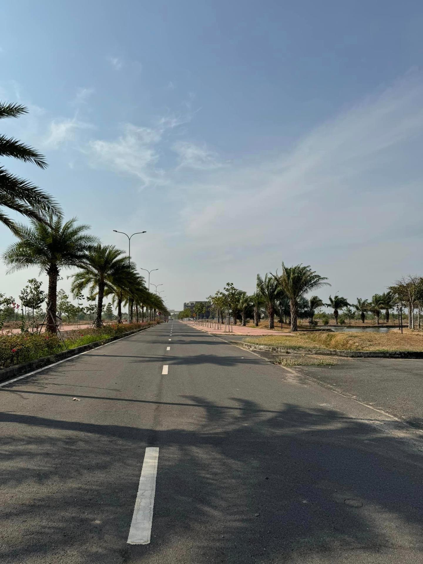 Sở hữu ngay nền đất 100 m2 tại Đường 25C - Phú Hội - Nhơn Trạch - Đồng Nai, giá 900 tr