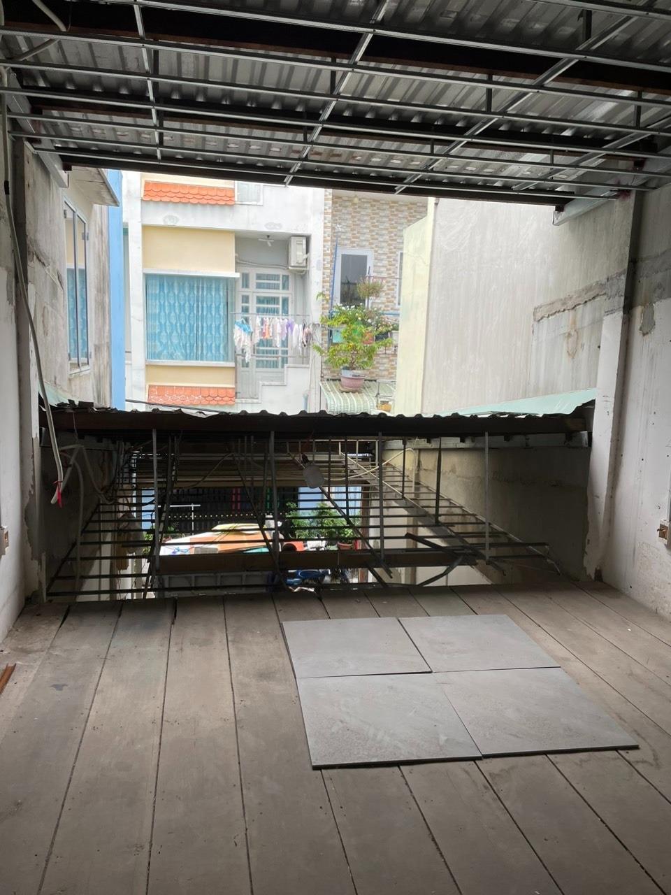 Chuyển nhượng nhà riêng sổ đỏ 56.0999984741211 m2 tại Đường Mễ Cốc - 15 - 8, giá 3.2 tỷ