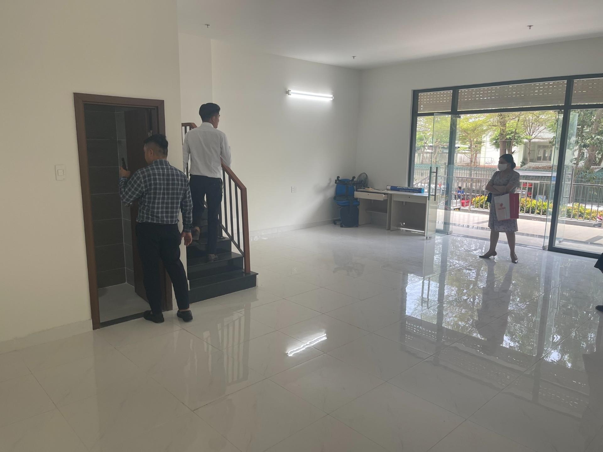 Cần bán gấp bán nhanh nhà phố thương mại shophouse 138 m2, giá 5.7 tỷ tại 8 - TP Hồ Chí Minh