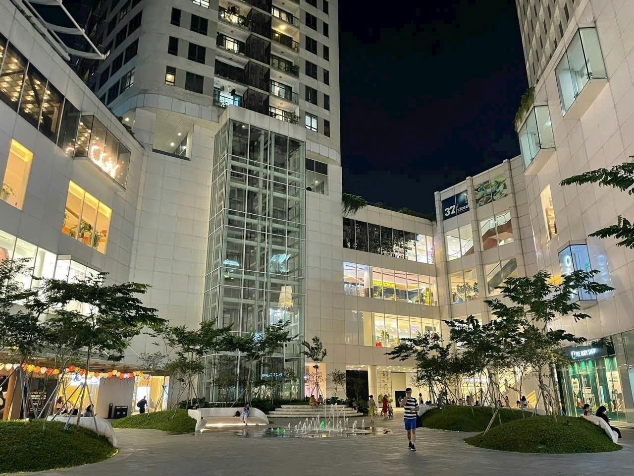 Cần bán gấp căn hộ chung cư 202 m2, giá 15 tỷ tại Đường Xuân Thủy - Cầu Giấy - Hà Nội