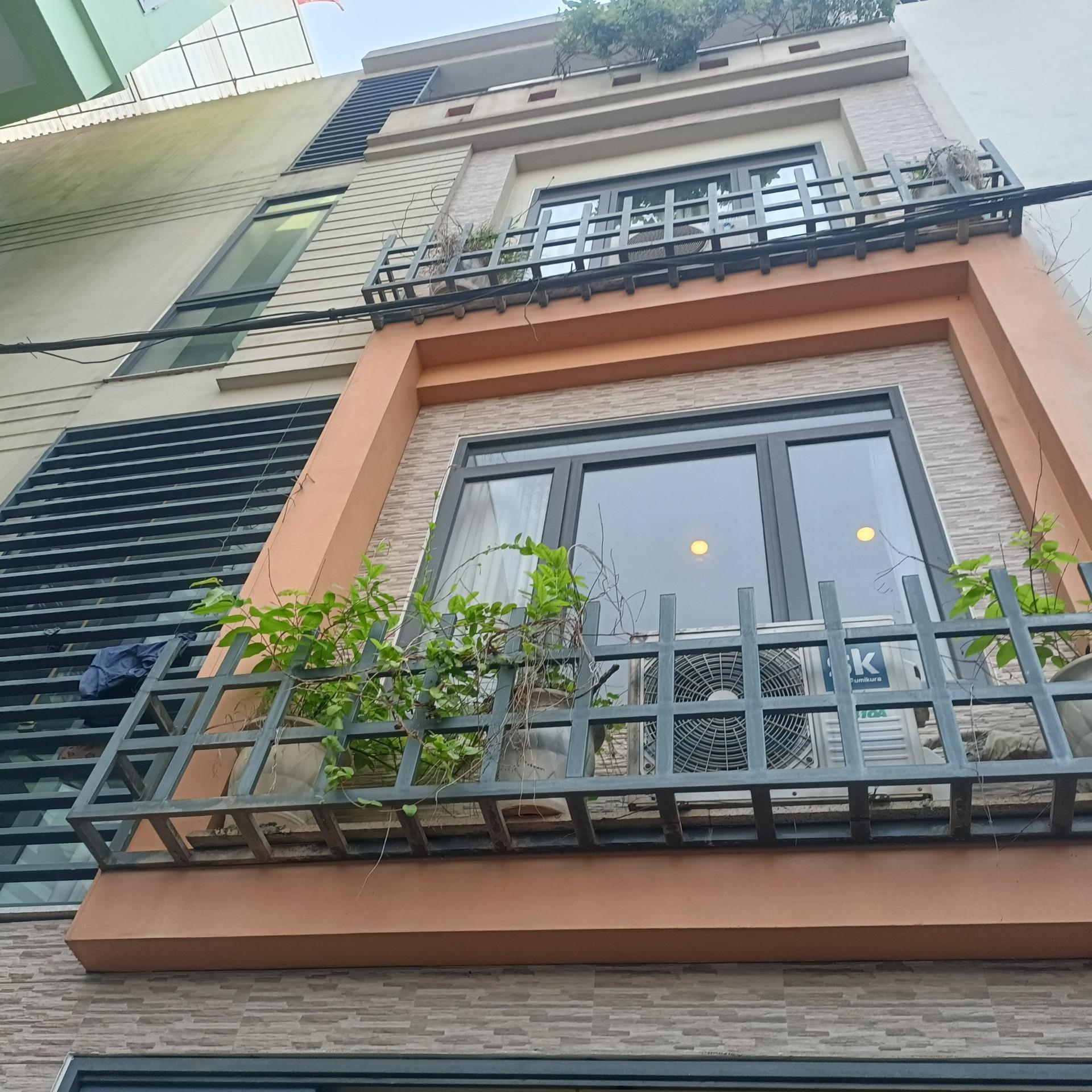 Chuyển nhượng nhà phố 123 m2, hướng Tây-Nam tại Phố Hoàng Cầu - Ô Chợ Dừa - Đống Đa, giá 52 tỷ - Ảnh 1