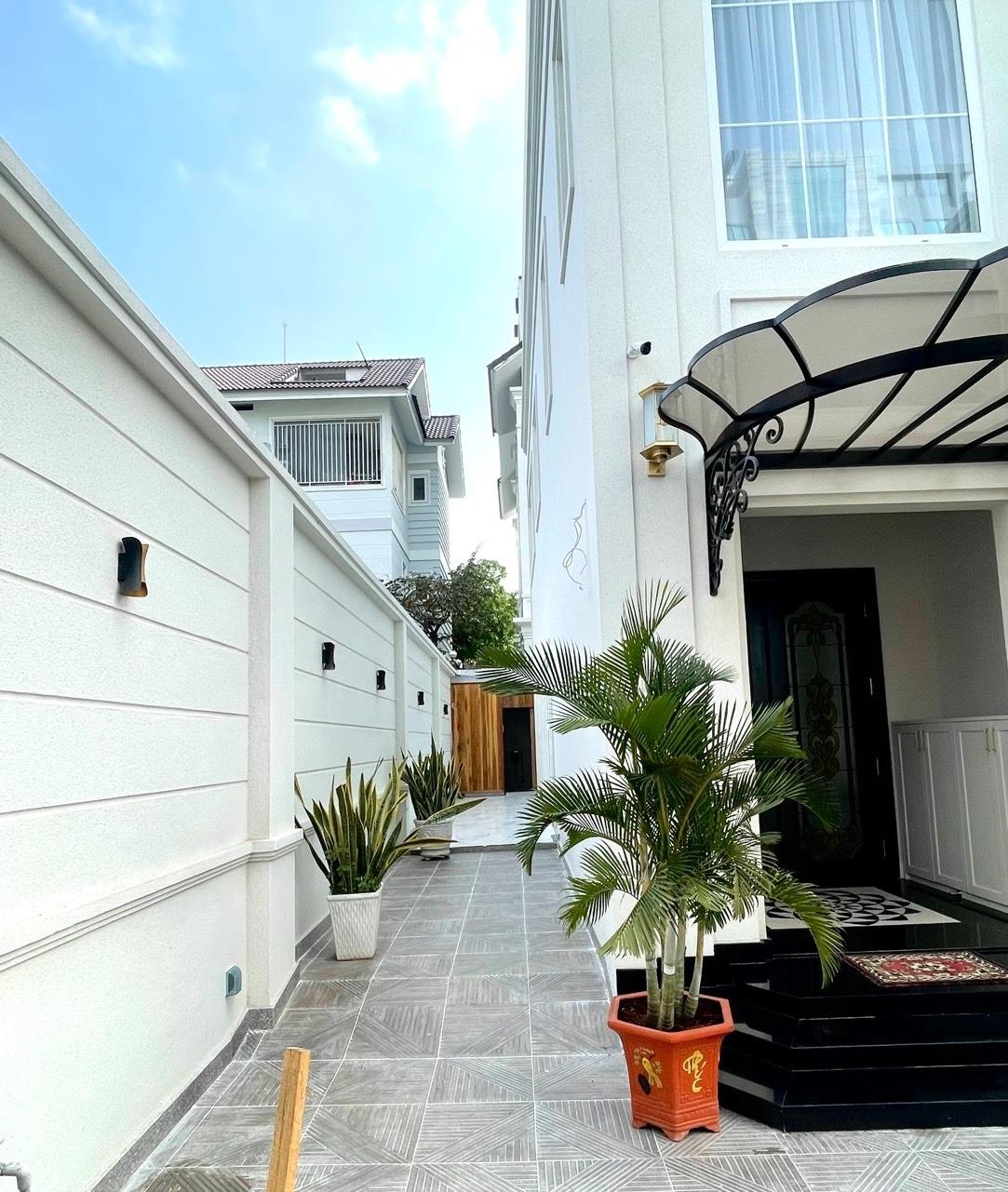 Bán nhanh nhà biệt thự, liền kề 240 m2, giá 49.5 tỷ tại Đường Nguyễn Hoàng - 2 - TP Hồ Chí Minh