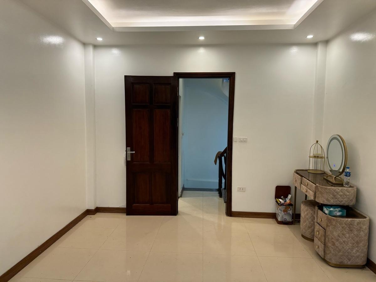 Cần bán gấp nhà sổ riêng 30 m2, hướng Tây-Nam tại Phường Yên Nghĩa - Hà Đông - Hà Nội, giá 2.6 tỷ