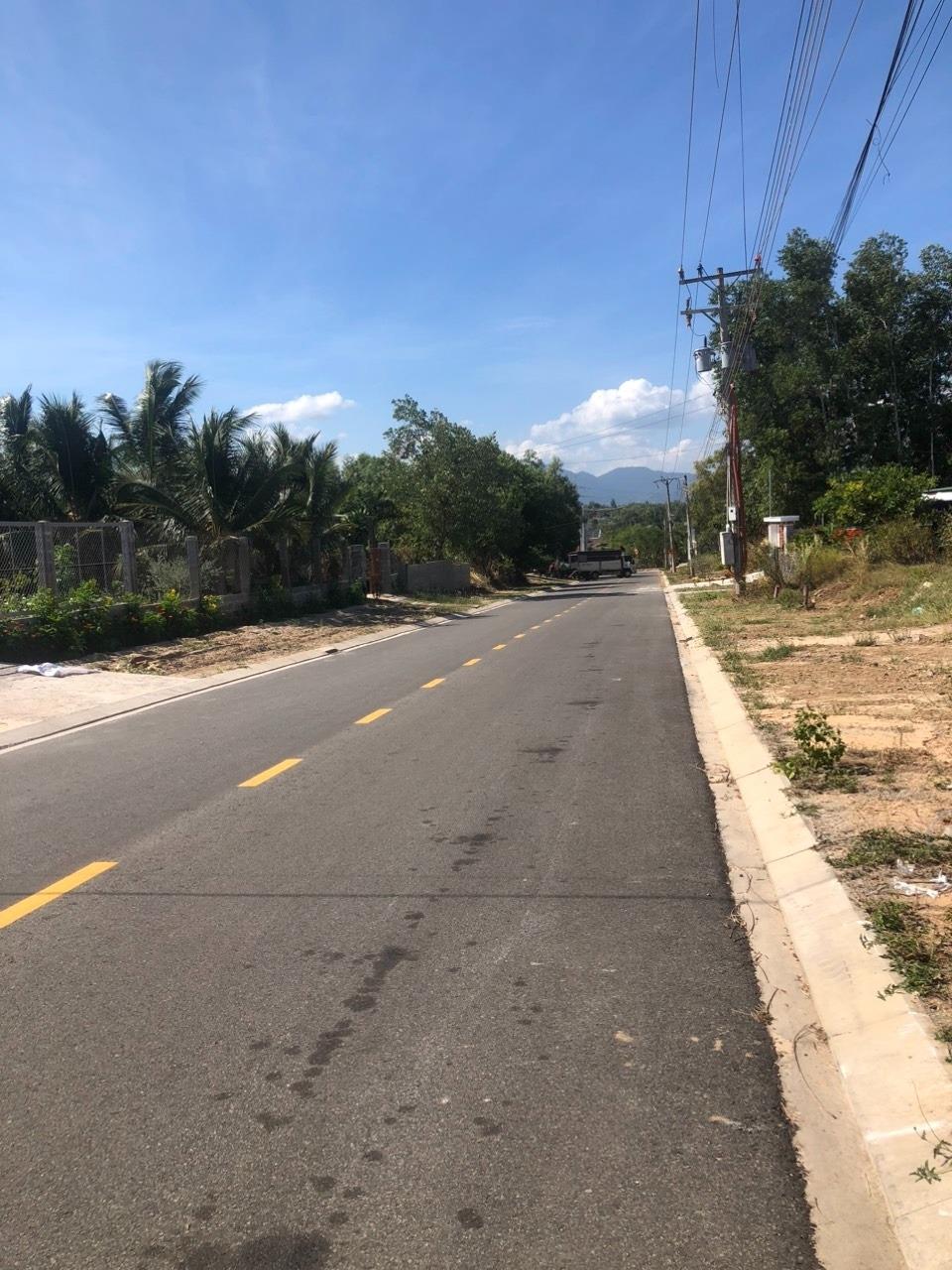 Chuyển nhượng lô đất sổ riêng 358 m2, hướng Đông-Bắc tại La Gi - Bình Thuận, giá 1.75 tỷ