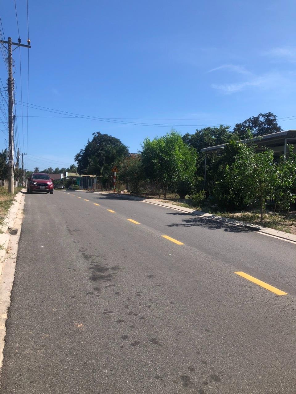 Chuyển nhượng lô đất sổ riêng 358 m2, hướng Đông-Bắc tại La Gi - Bình Thuận, giá 1.75 tỷ