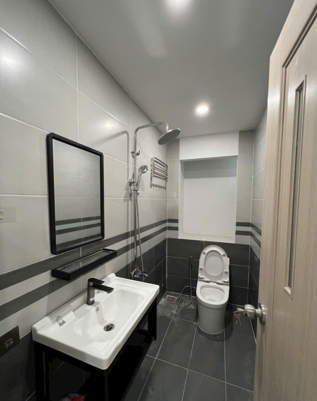 Cần bán ngay nhà riêng sổ đỏ 62 m2, hướng Nam tại Đường Quốc lộ 1K - Thủ Đức, giá 845 triệu