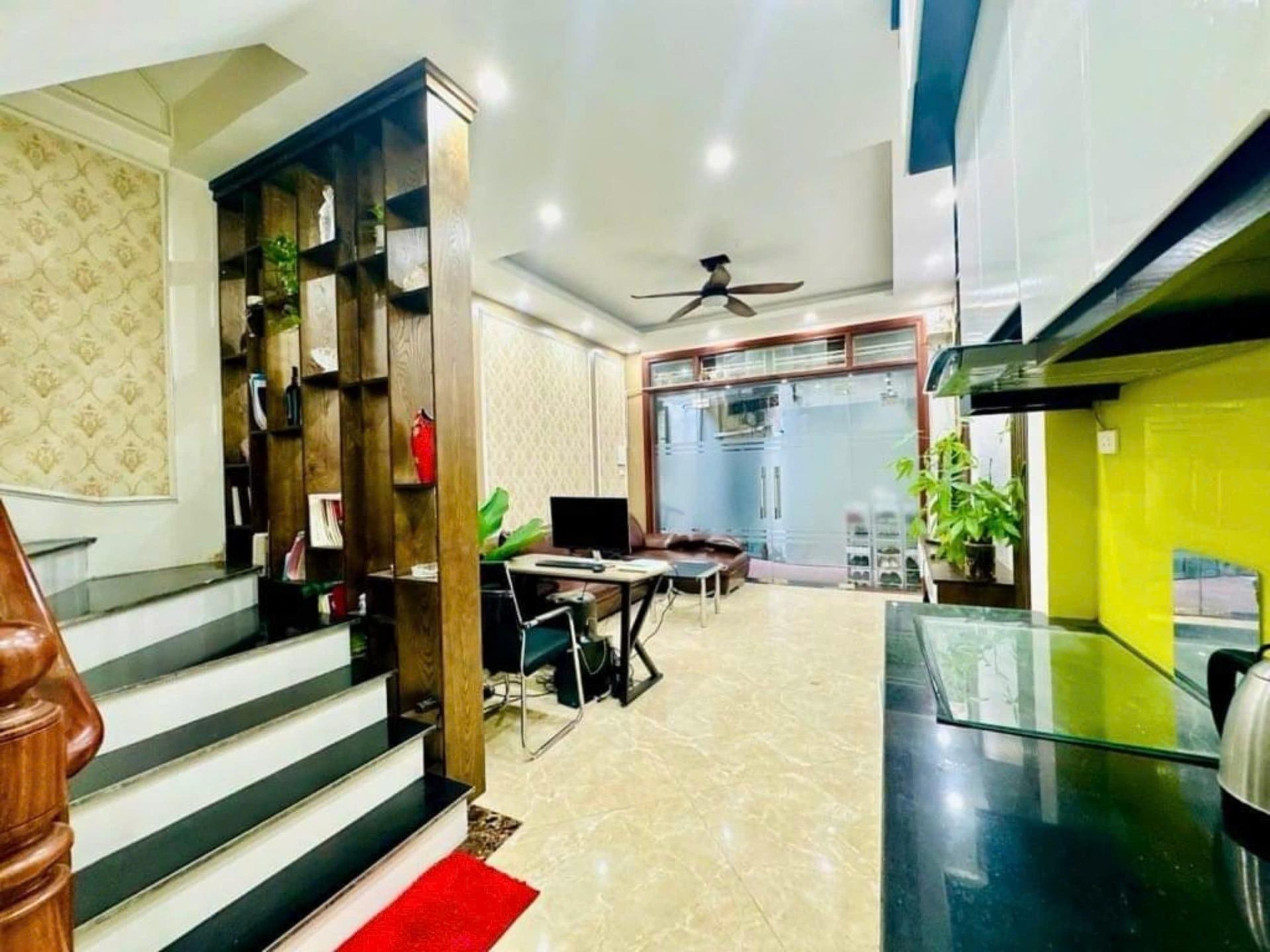 Cần bán ngay nhà sổ riêng 35 m2 tại Đường Minh Khai - Hai Bà Trưng - Hà Nội, giá 6 tỷ