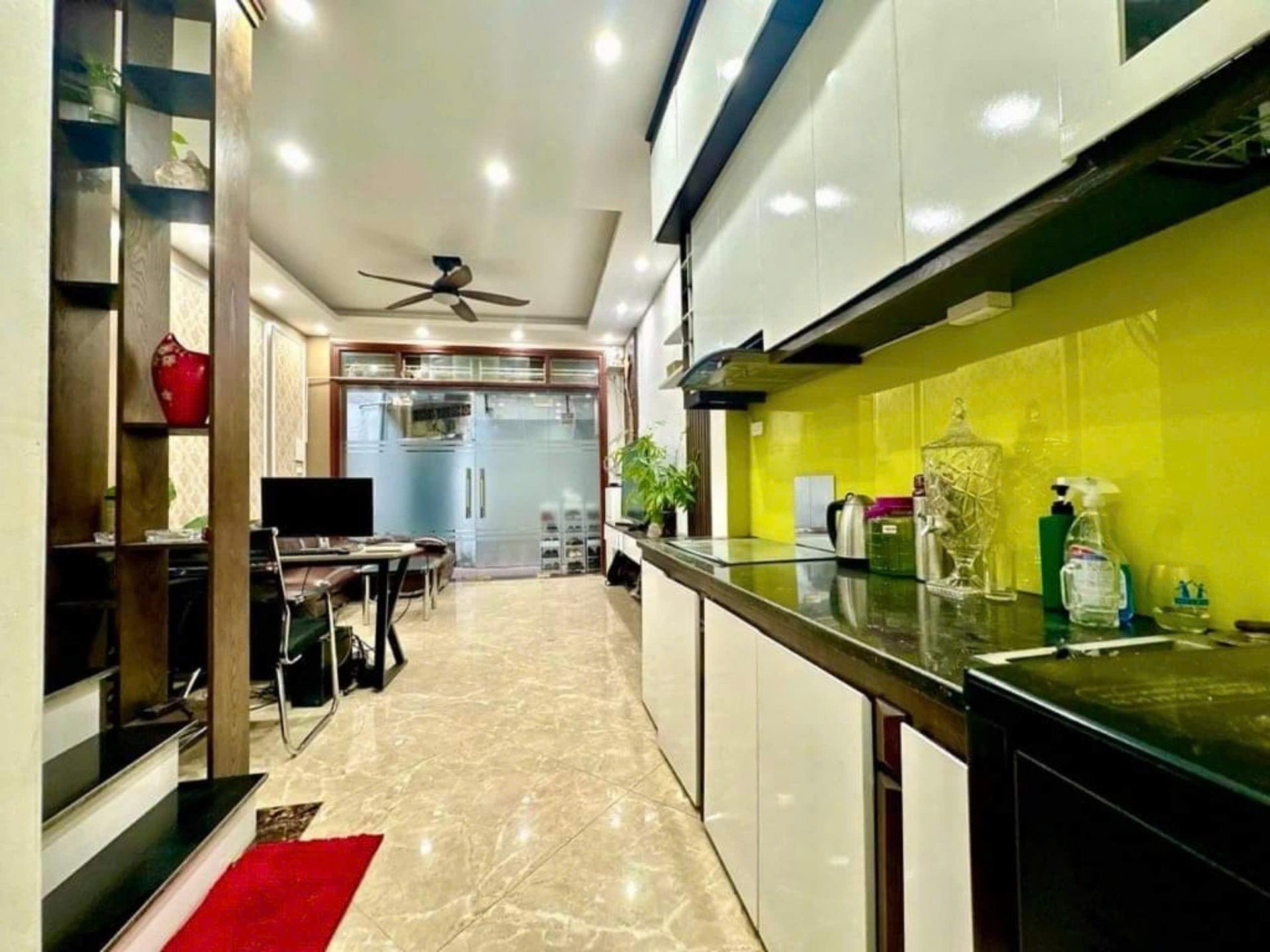 Cần bán ngay nhà sổ riêng 35 m2 tại Đường Minh Khai - Hai Bà Trưng - Hà Nội, giá 6 tỷ