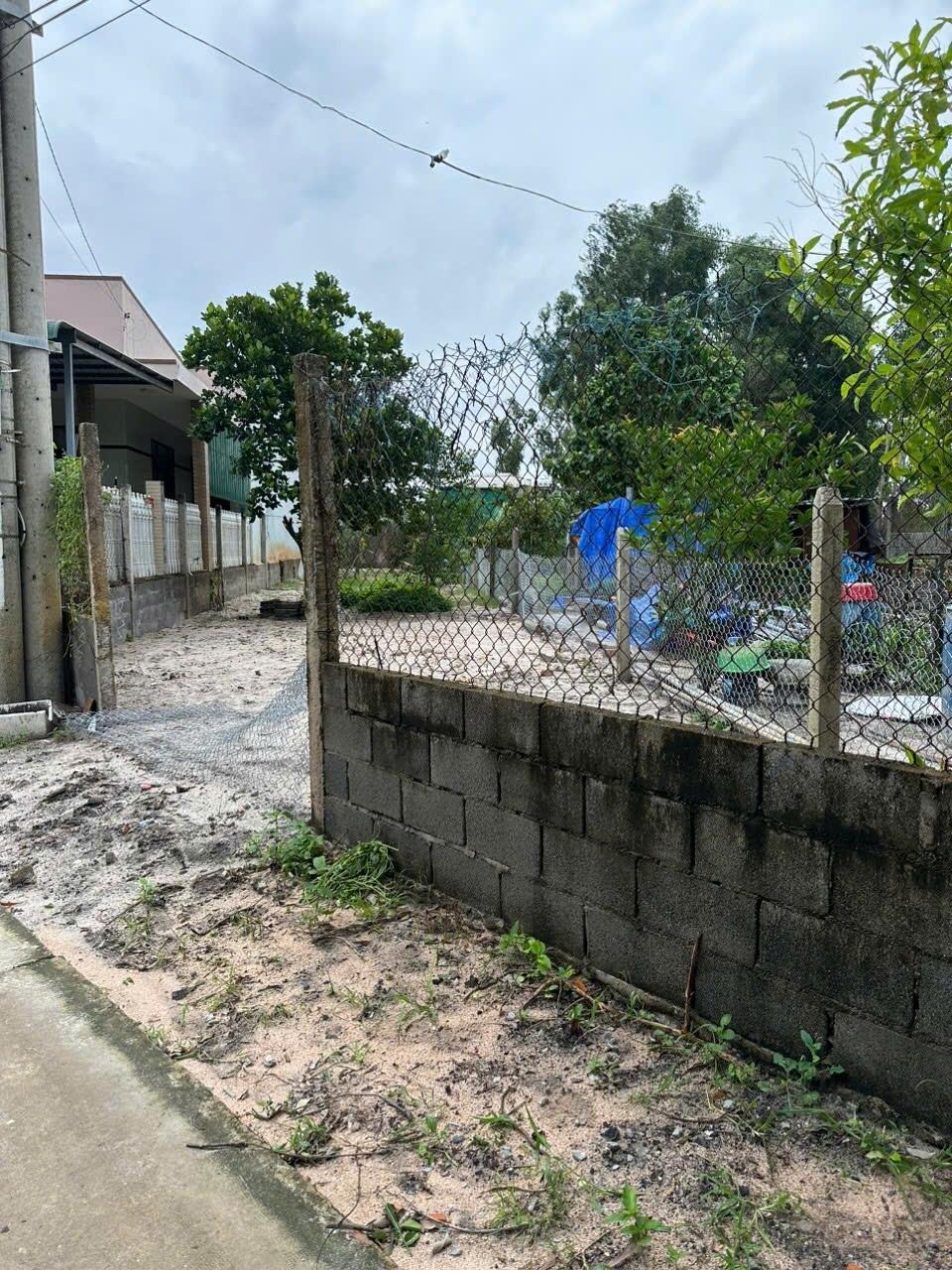 Cần bán gấp bán nhanh lô đất sổ riêng 250 m2, hướng Đông-Nam tại La Gi - Bình Thuận, giá 1 tỷ