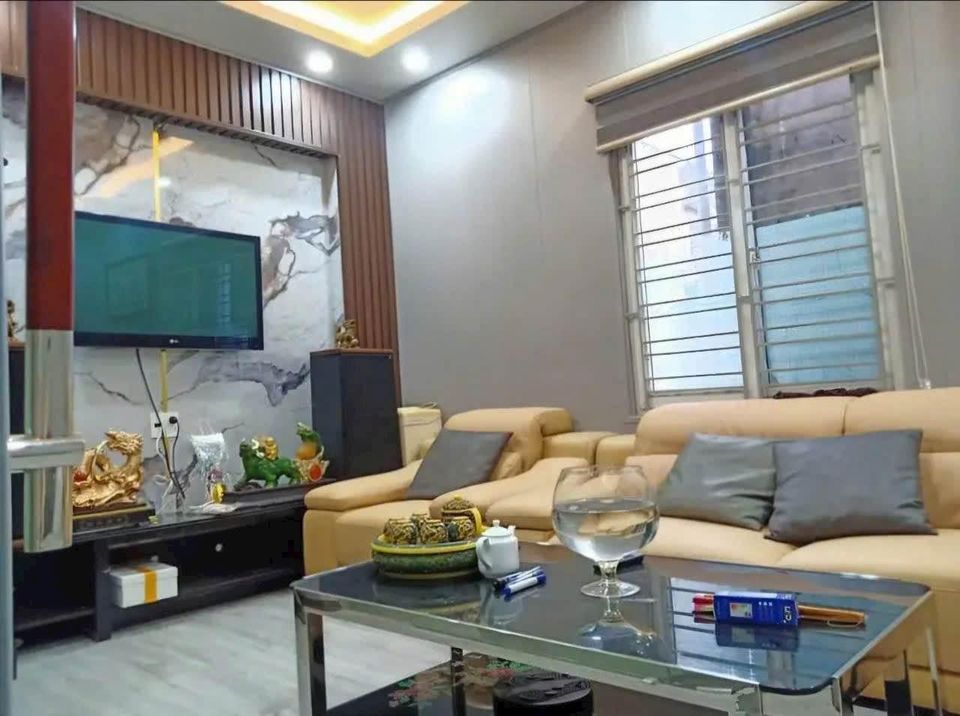 Bán nhà mặt đường Lam Sơn, có thang máy: Vị trí kinh doanh lý tưởng, 70m2 x 4 tầng