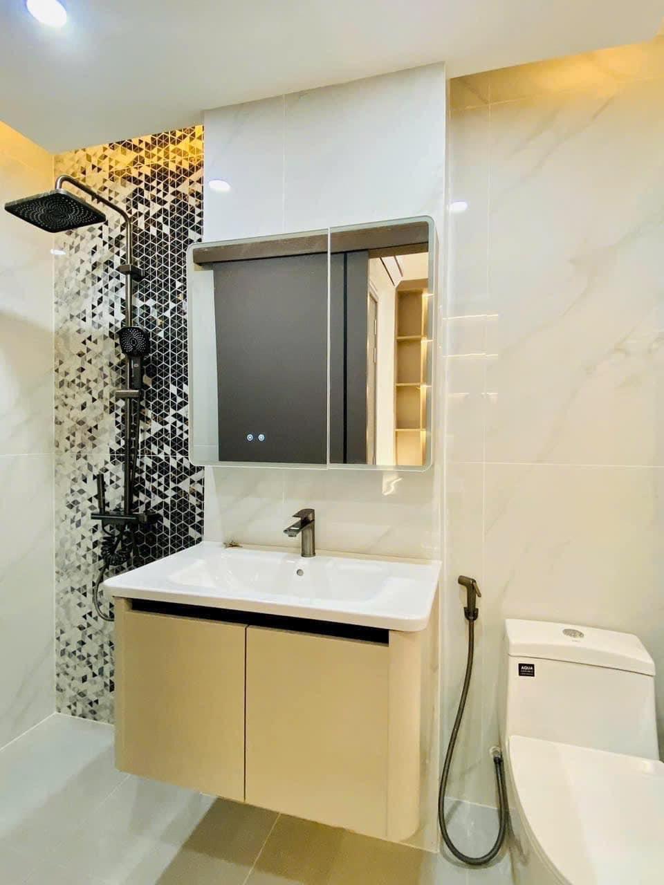 Cần bán ngay nhà 72 m2 tại Đường Lý Phục Man - Bình Thuận - 7 - TP Hồ Chí Minh, giá 3,6 tỷ