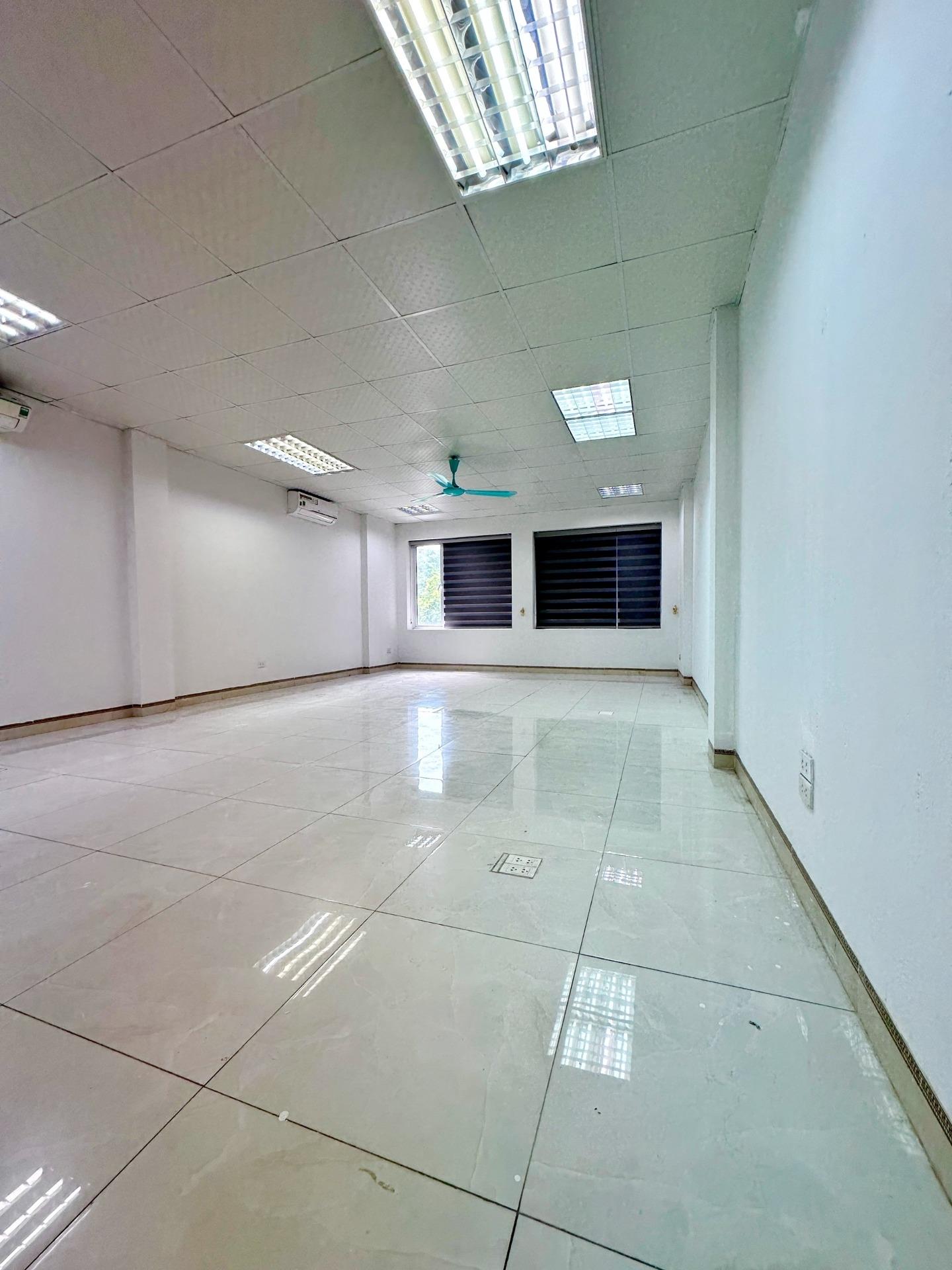 Cho thuê văn phòng Khuất Duy Tiến, 60 m2/tầng, sàn thông