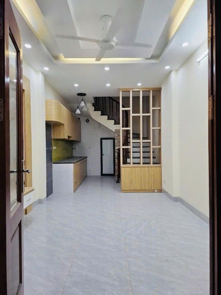 Bán nhanh căn nhà đẹp 30 m2 tại Đường Thạch Bàn - Thạch Bàn - Long Biên - Hà Nội, giá 5 tỷ