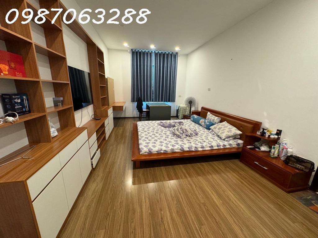 Bán gấp căn hộ 2 phòng ngủ, 120 m2, giá 6,5 tỷ tại Phố Hoàng Đạo Thúy - Cầu Giấy - Hà Nội