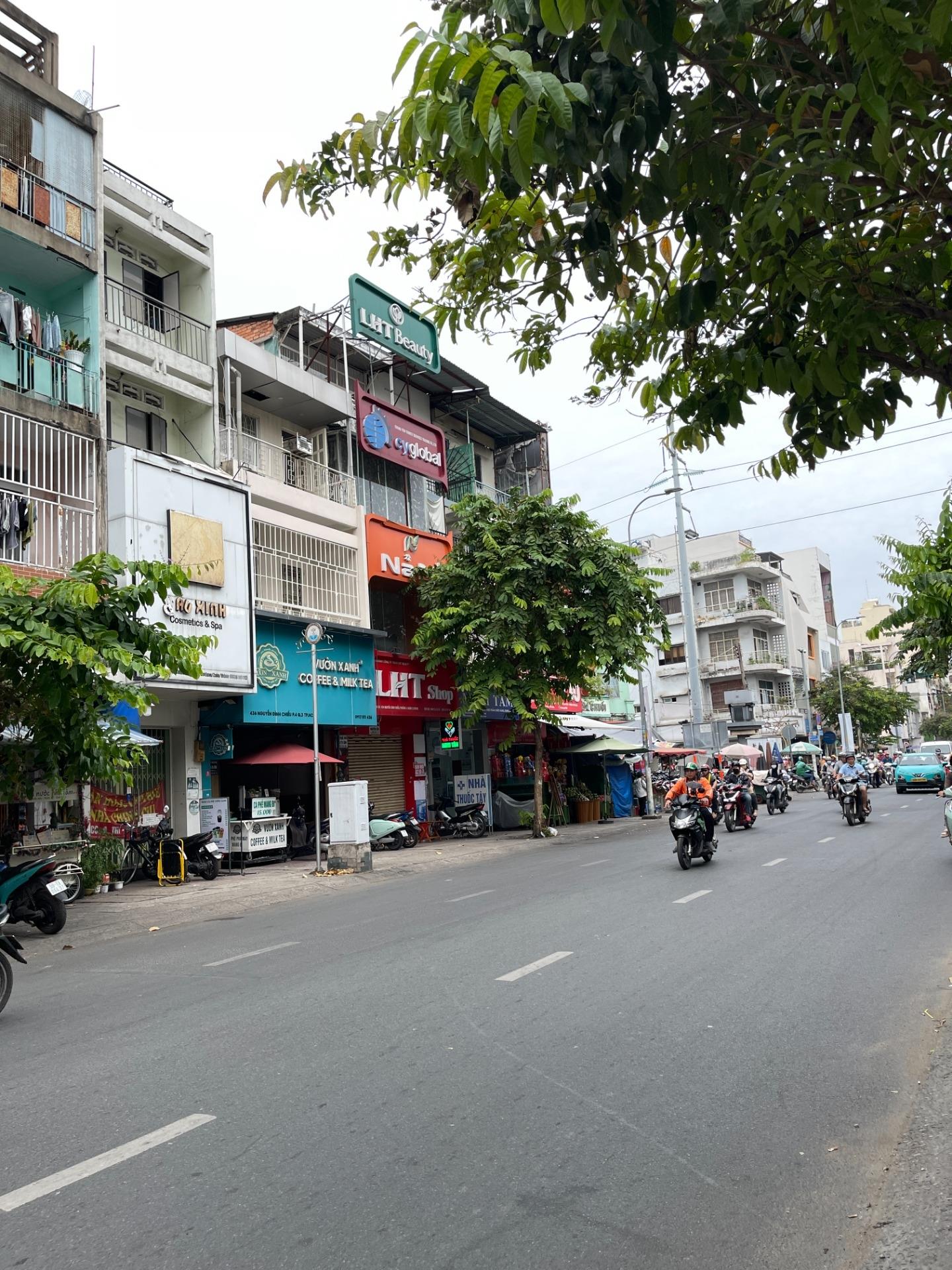 Chuyển nhượng căn nhà mặt phố 70 m2 tại Đường Nguyễn Đình Chiểu - 4 - 3, giá 29 tỷ