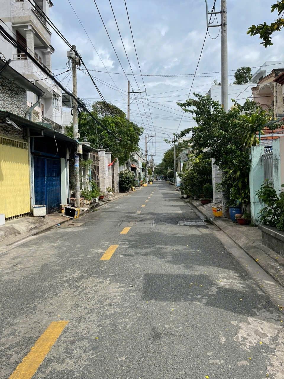 Cần bán ngay nhà sổ riêng 184 m2 tại Đường Trung Mỹ Tây 3 - Trung Mỹ Tây - 12, giá 9,5 tỷ