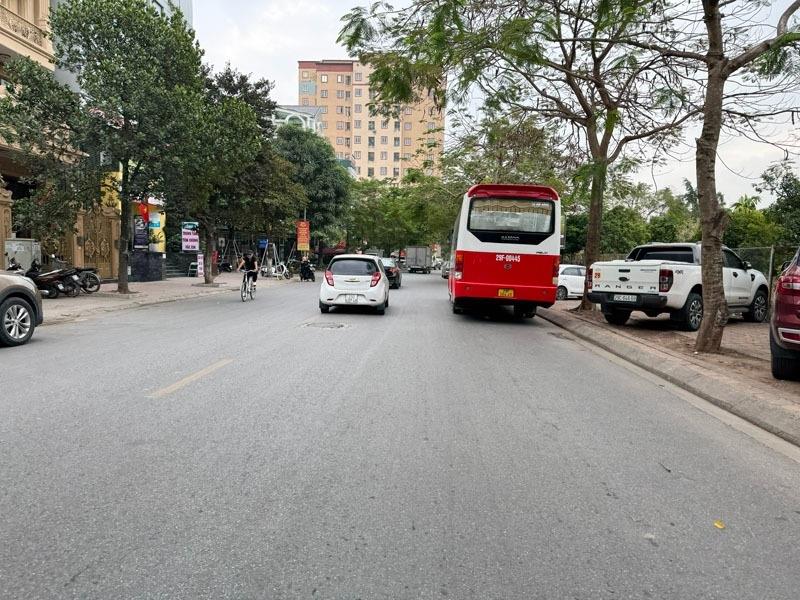 Bán gấp nhà mặt phố đẹp 100 m2, hướng Tây-Nam tại Đường Phúc Lợi - Phúc Lợi - Long Biên, giá 28 tỷ