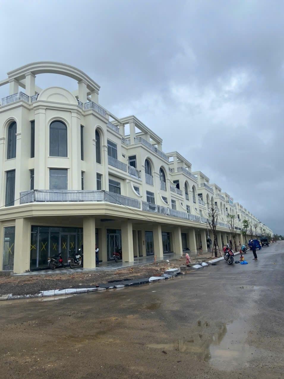 Cần bán nhanh đất nền 80 m2 tại Đường Hùng Vương - Phù Đổng - Pleiku - Gia Lai, giá 2,2 tỷ