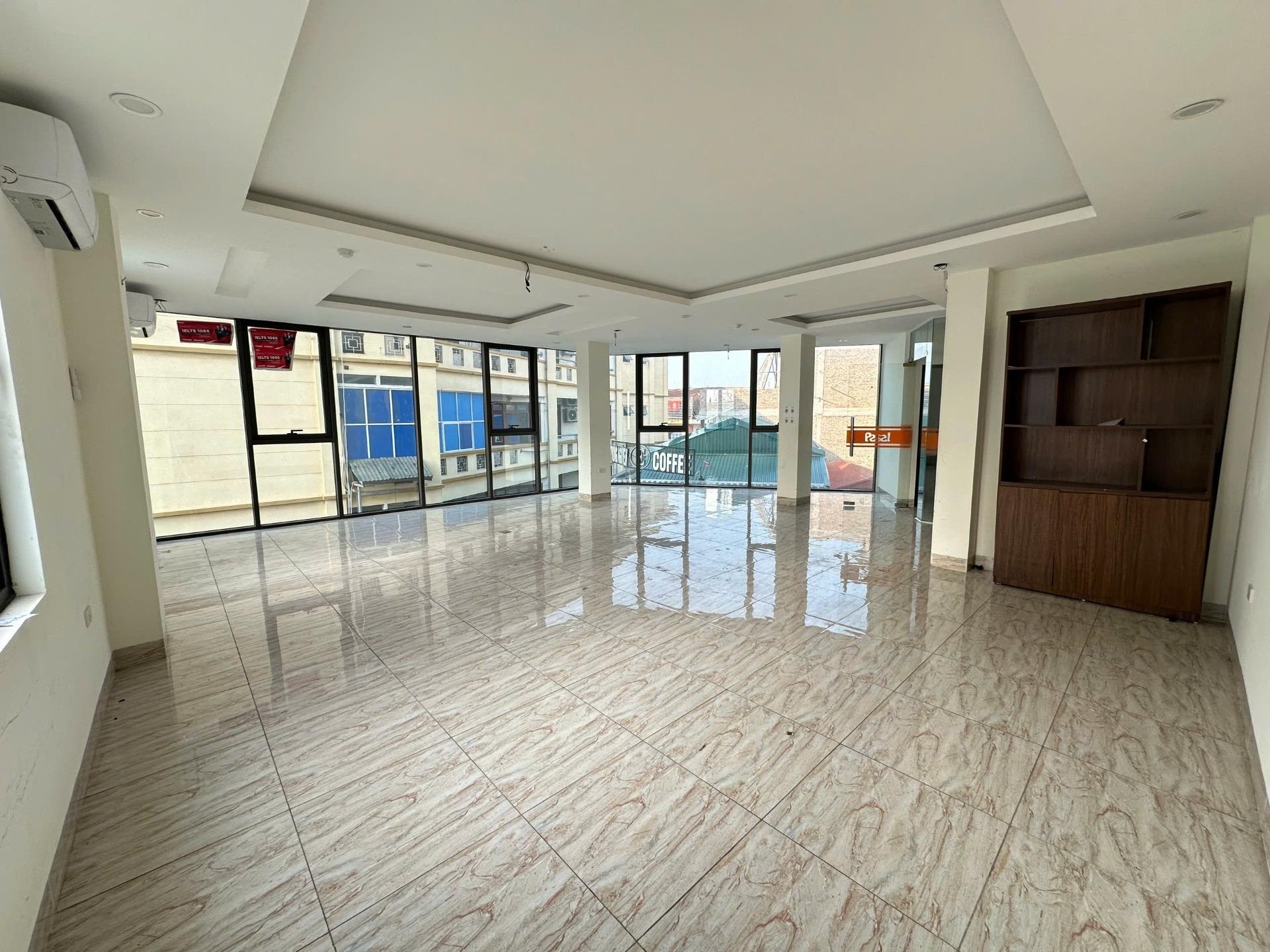 Sàn văn phòng diện tích 90m2, giá thuê ưu đãi, tại Lê Văn Lương Cầu Giấy.Liên hệ em Đô 0988453345 .