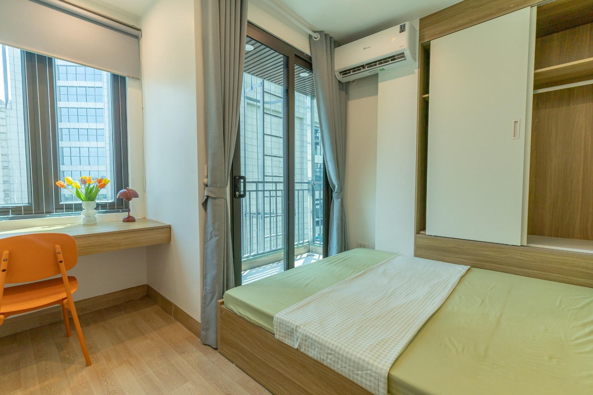 Chung cư 1 ngủ cho thuê tại Cầu Giấy, Trung Kính, có ban công, máy giặt phơi đồ riêng, mới đẹp