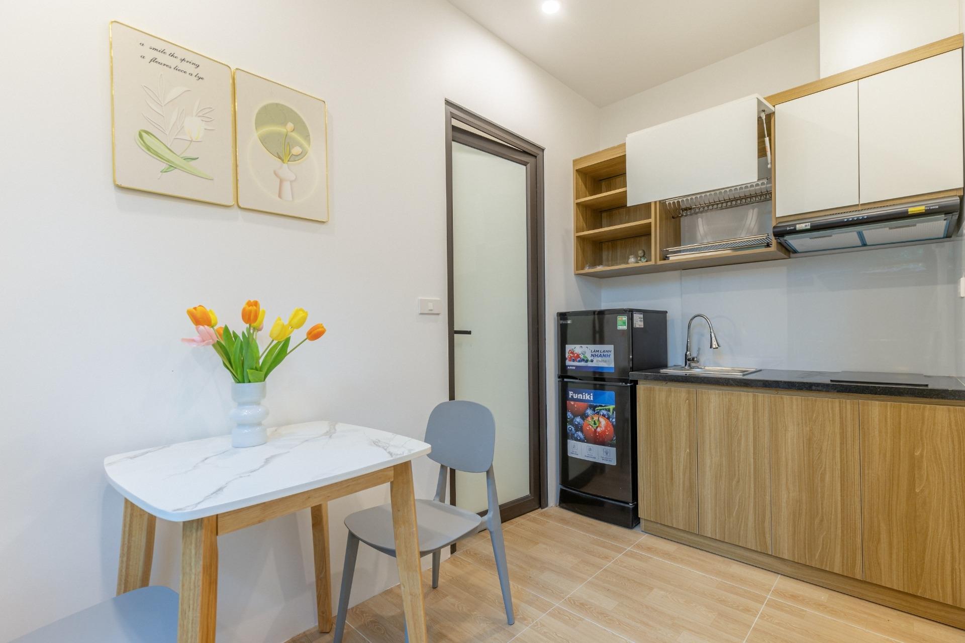 Chung cư 1 ngủ cho thuê tại Cầu Giấy, Trung Kính, có ban công, máy giặt phơi đồ riêng, mới đẹp