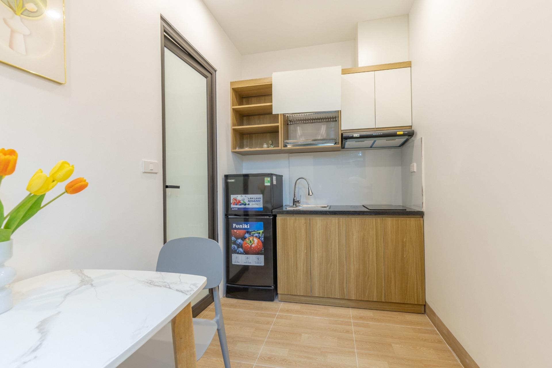 Chung cư 1 ngủ cho thuê tại Cầu Giấy, Trung Kính, có ban công, máy giặt phơi đồ riêng, mới đẹp