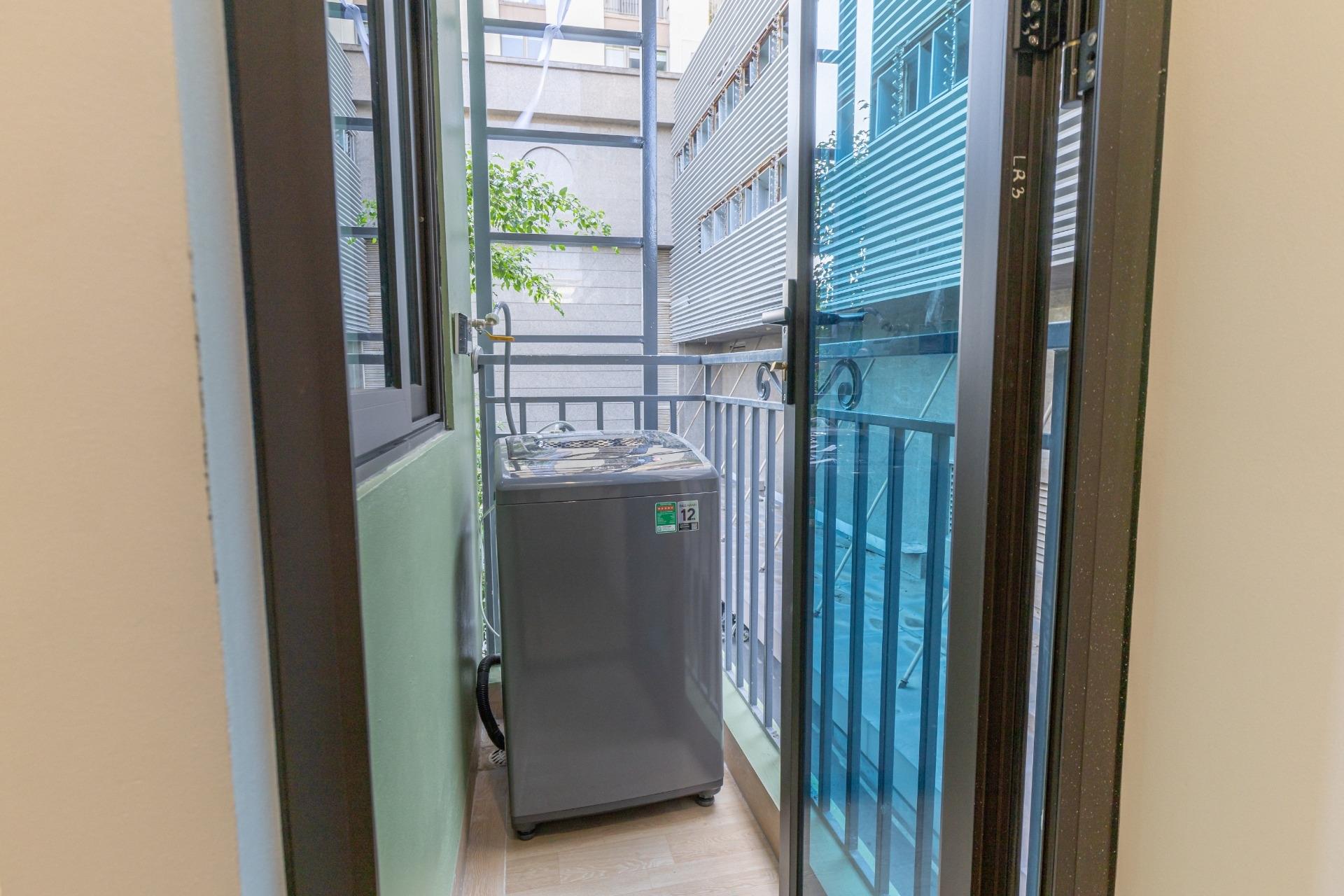 Chung cư 1 ngủ cho thuê tại Cầu Giấy, Trung Kính, có ban công, máy giặt phơi đồ riêng, mới đẹp