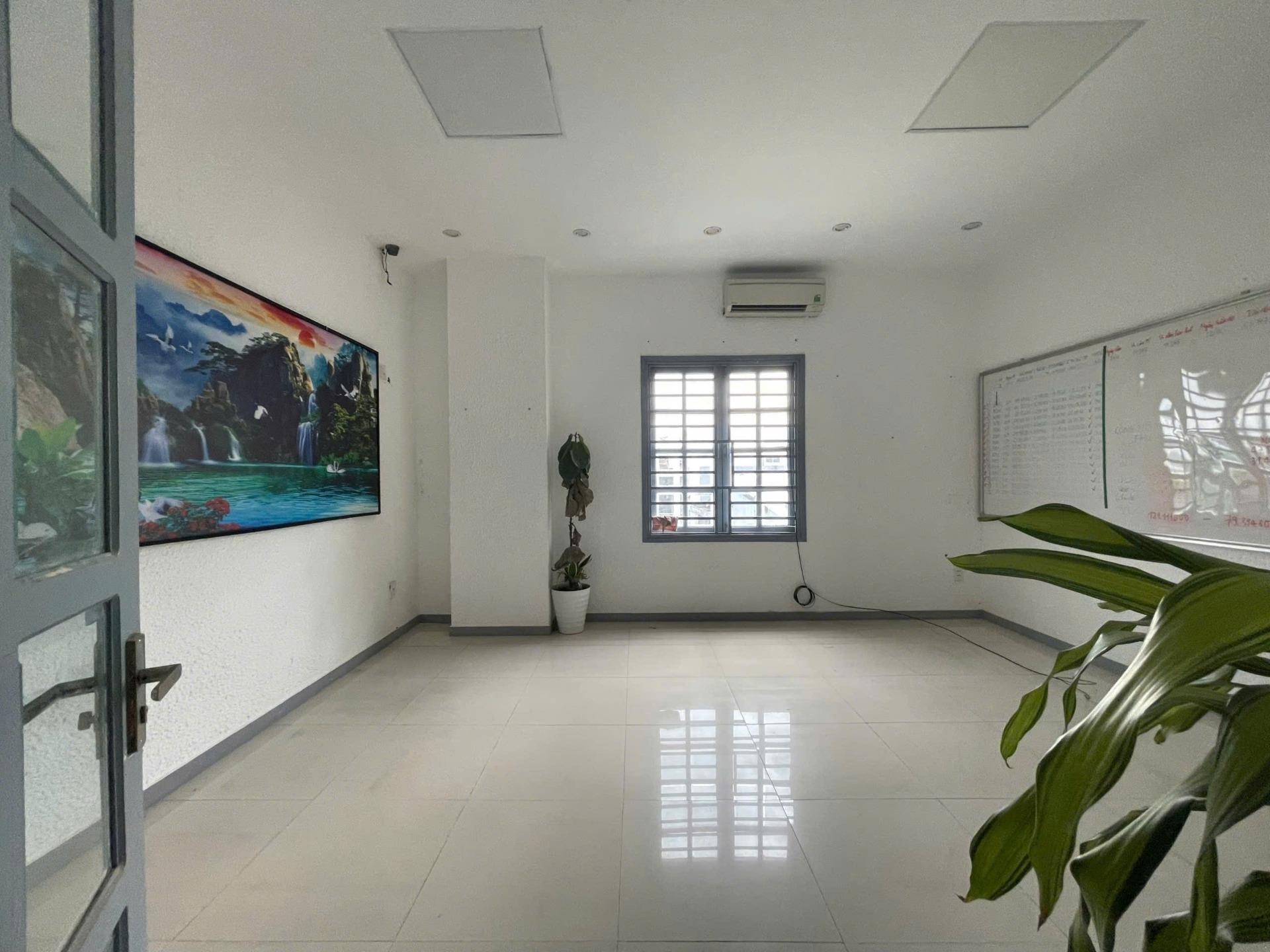 Văn phòng view đẹp gần cầu Rồng, có thể treo bảng biển tòa nhà