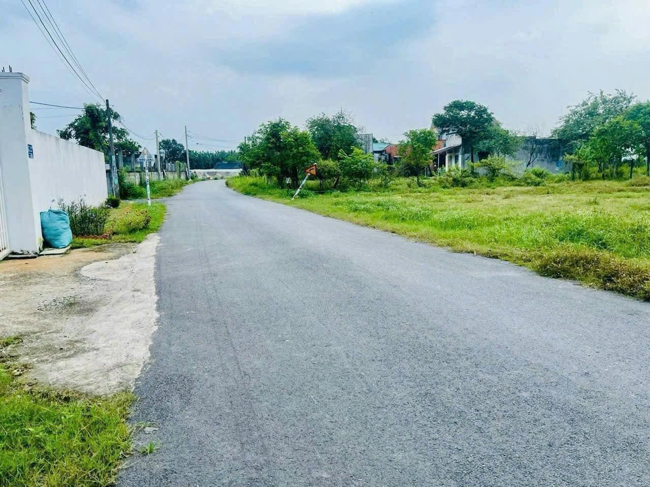 Sở hữu mảnh đất 1400 m2 tại Phường Hưng Chiến - Bình Long - Bình Phước, giá 290 triệu