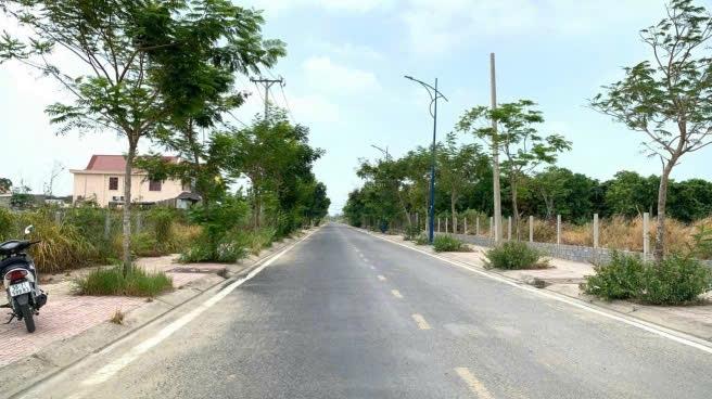 Cần bán gấp đất 100 m2 tại Xã Bình Đông - Gò Công - Tiền Giang, giá 500 tr