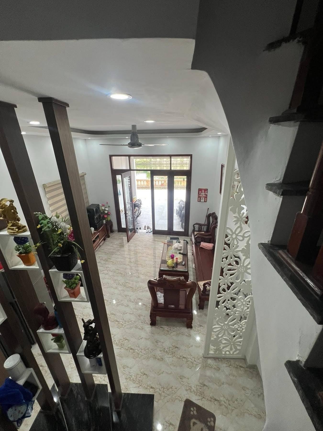 Cần bán ngay nhà 65 m2 tại đường Liên Mạc - Liên Mạc - Bắc Từ Liêm - Hà Nội, giá 7,9 tỷ