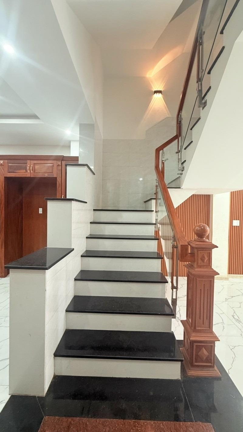 Cần bán nhanh nhà sổ riêng 80 m2 tại Đường 2 - Bình Hưng Hòa A - Bình Tân, giá 7,9 tỷ