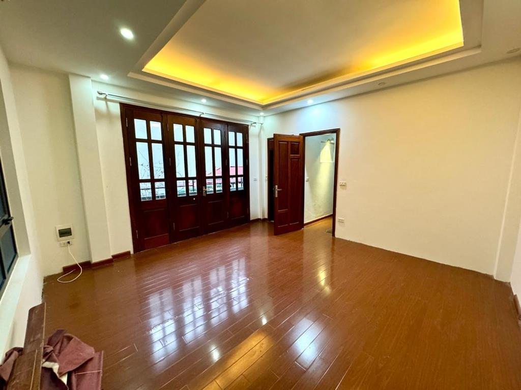 Chuyển nhượng nhà sổ riêng 40 m2 tại Đường Vương Thừa Vũ - Khương Trung - Thanh Xuân, giá 13,8 tỷ