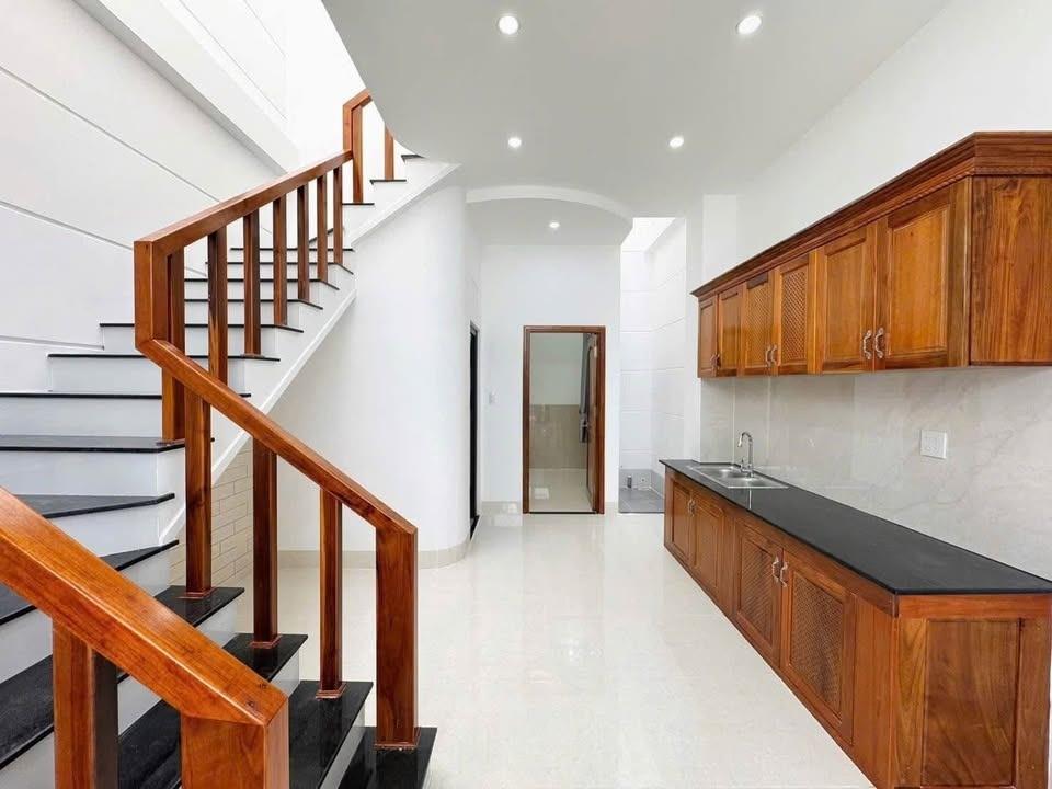 Cần bán ngay nhà sổ riêng 69 m2 tại Xã Tân Hiệp - Tân Uyên - Bình Dương, giá 1,9 tỷ