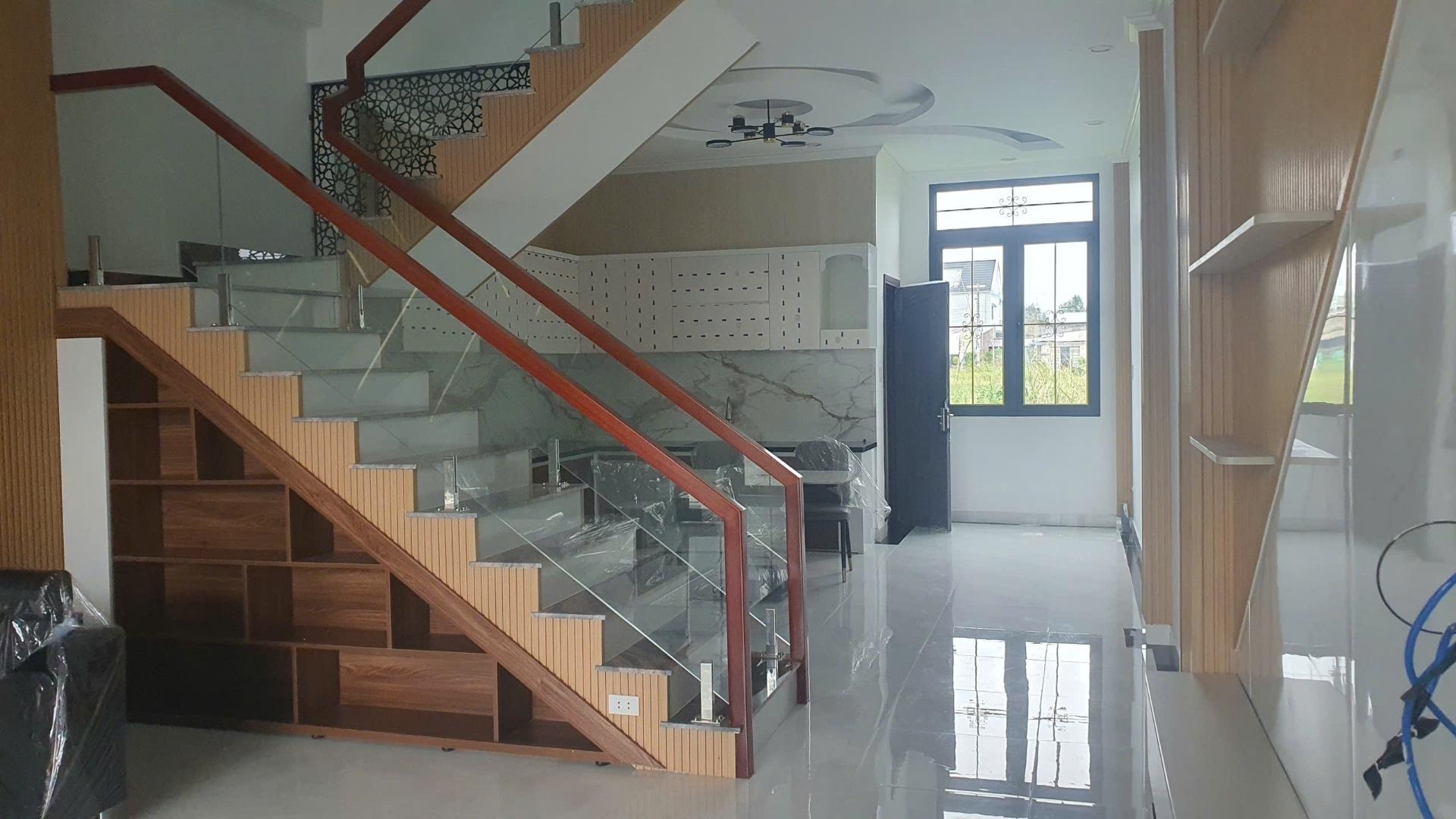 Cần bán gấp bán nhanh nhà đất 105 m2, hướng Đông tại Đường Đinh Đức Thiện, giá 2,4 tỷ