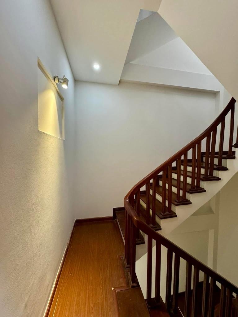 Chuyển nhượng nhà sổ riêng 40 m2 tại Đường Vương Thừa Vũ - Khương Trung - Thanh Xuân, giá 13,8 tỷ