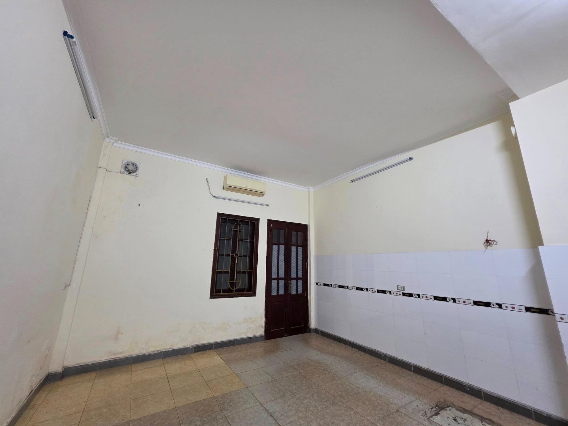 Cần bán ngay nhà đất 105 m2 tại Phố Trung Kính - Yên Hòa - Cầu Giấy - Hà Nội, giá 31,7 tỷ