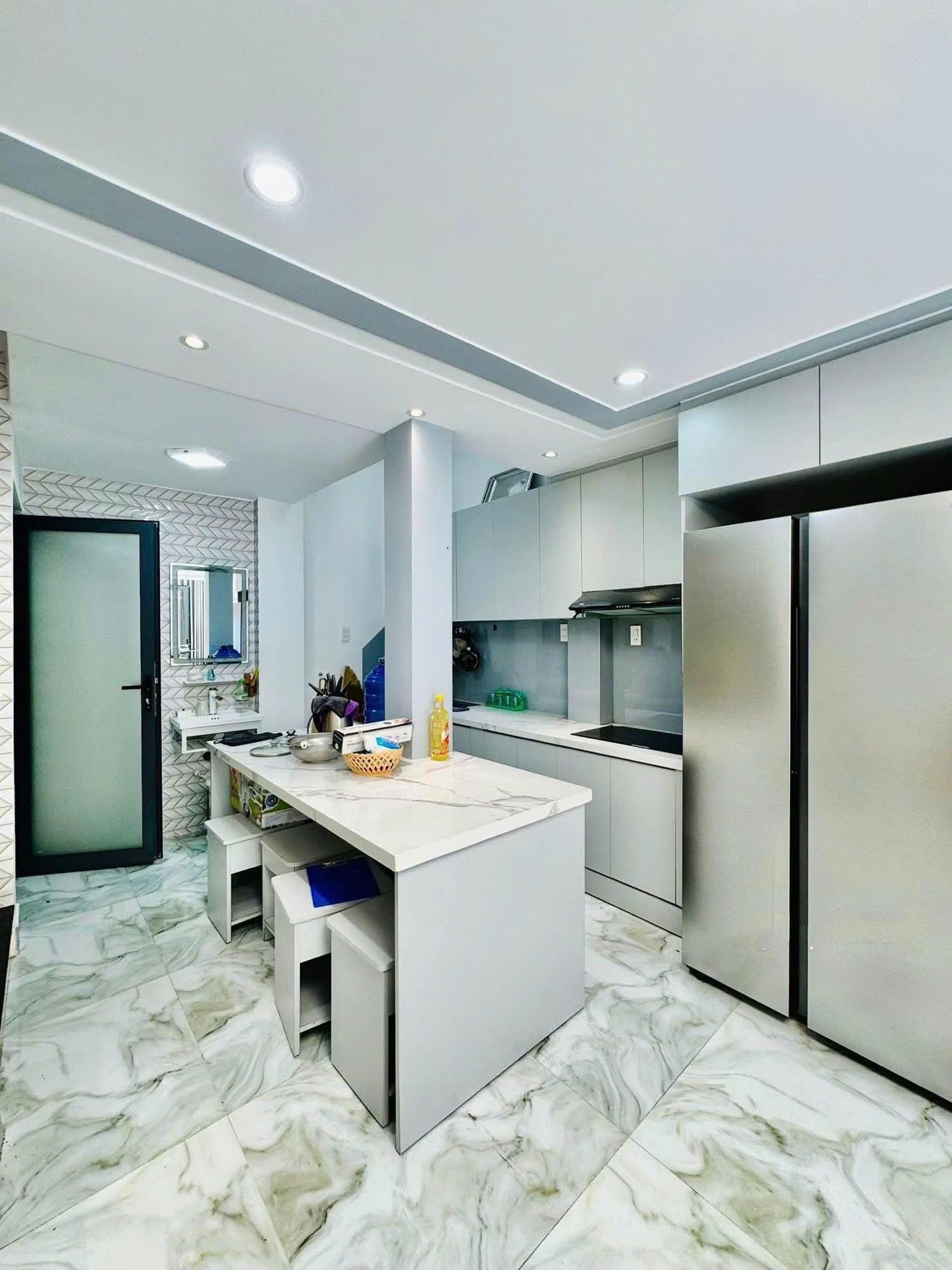 Sở hữu ngay nhà mặt tiền 70 m2, hướng Đông-Nam tại Đường Hồ Văn Long - Bình Tân, giá 6,3 tỷ