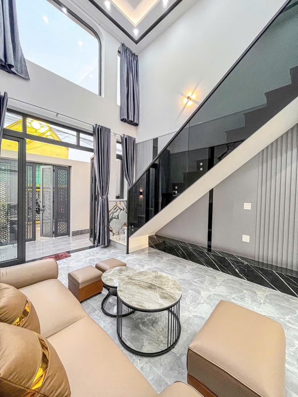 Sở hữu ngay căn nhà 108 m2, hướng Đông tại Đường Nguyễn Văn Linh - Bình Thủy, giá 2,45 tỷ