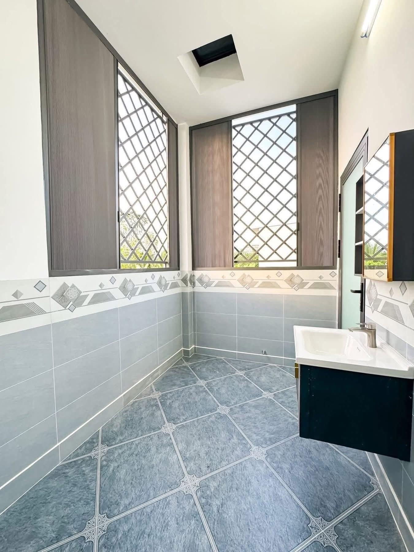 Cần bán ngay nhà riêng sổ đỏ 120 m2 tại Đường Bùi Ngọc Thu - Thủ Dầu Một, giá 1,8 tỷ