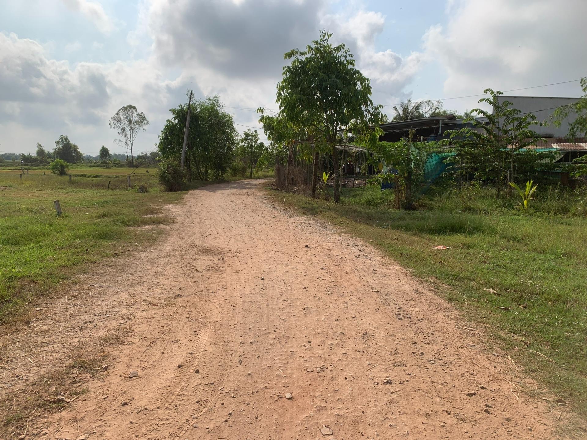 Cần bán ngay mảnh đất 200 m2 tại Đường Tỉnh lộ 839 - Bình Thành - Đức Huệ - Long An, giá 950 tr