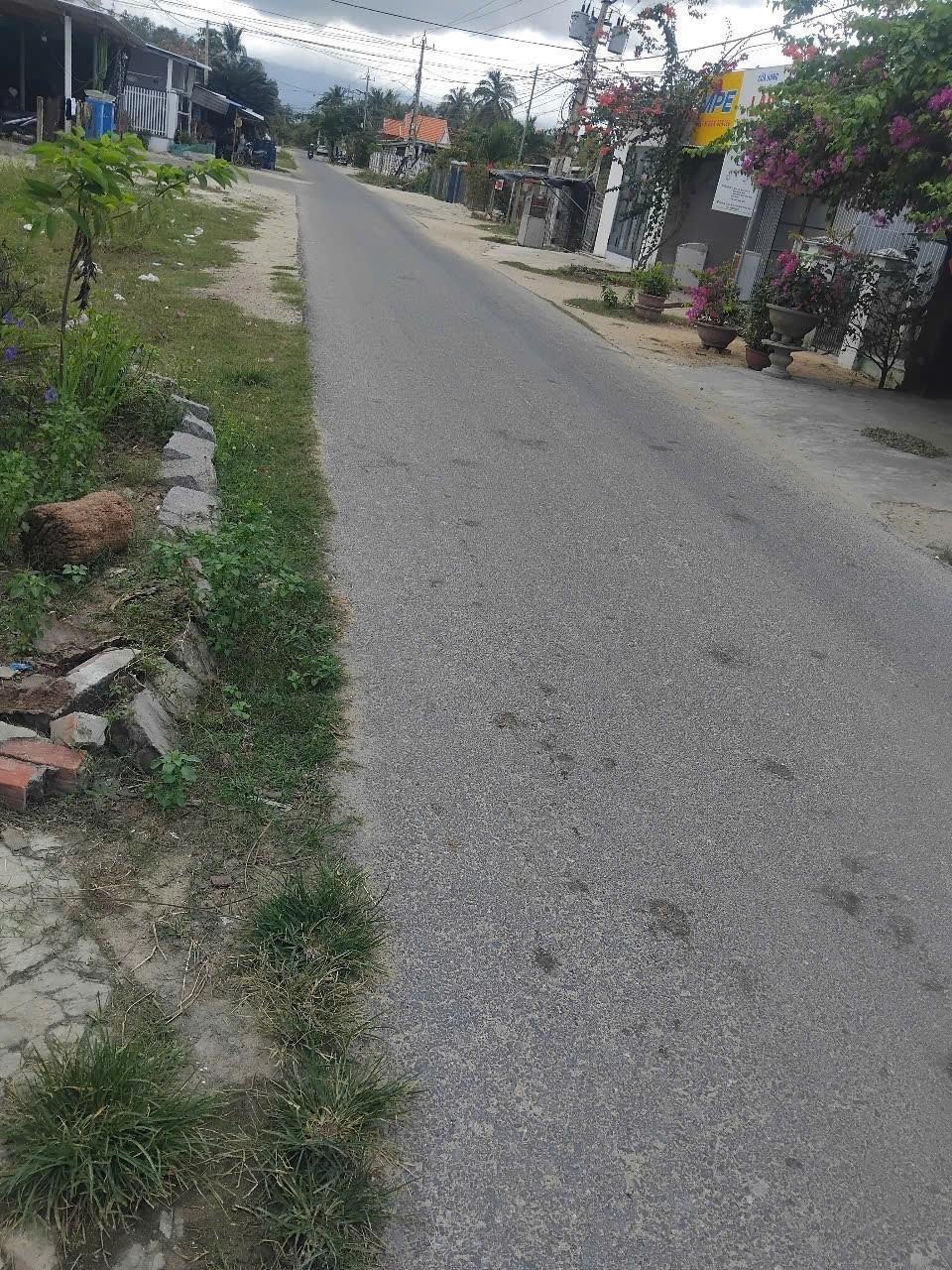 Cần bán gấp bán nhanh nhà đẹp 289 m2, hướng Đông-Nam tại Xã Vạn Hưng - Vạn Ninh, giá 3,5 tỷ