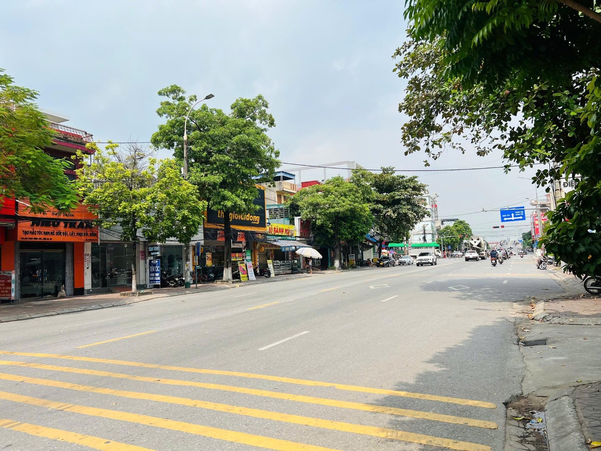 Chuyển nhượng nhà phố 81 m2, hướng Tây-Nam tại Phố Phan Đăng Lưu - Ngọc Sơn - Kiến An, giá 11,2 tỷ
