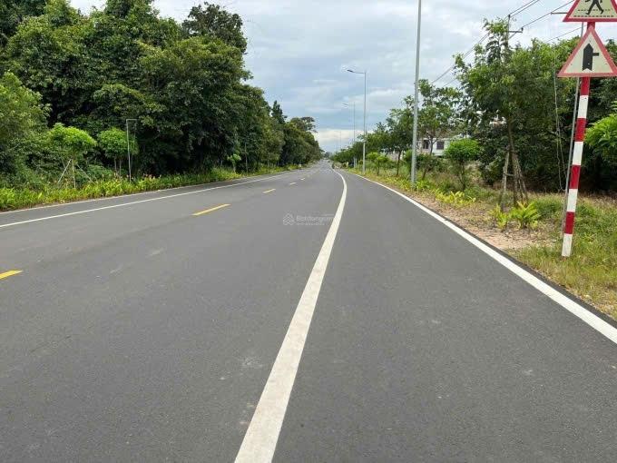 Bán gấp đất 320 m2, hướng Tây-Nam tại Hòa Bình - Xuyên Mộc - Bà Rịa Vũng Tàu, giá 12 tỷ