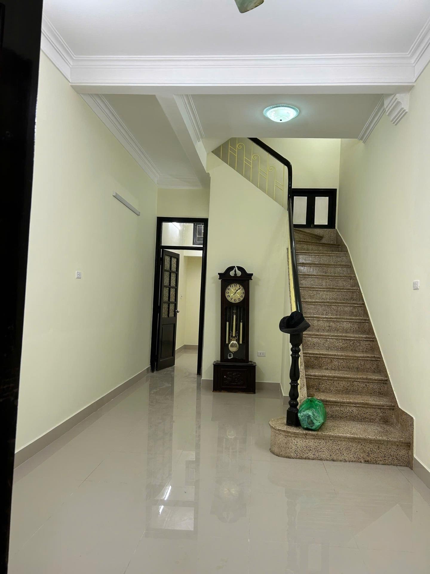 Cần cho thuê gấp nhà sổ riêng tại Phường Ô Chợ Dừa - Đống Đa - Hà Nội, 45 m2, giá 22 tr/tháng