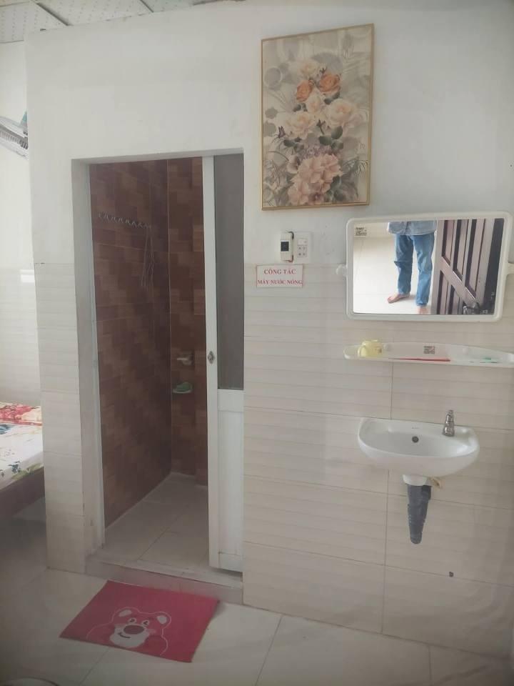  Bán gấp nhà nghỉ doanh thu ổn định 1 trệt 2 tầng 103m2 giá cực tốt chỉ 900 triệu sổ hồng riêng 